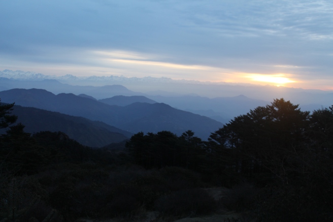 Sun rises above Sandakphu